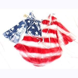NWT Patriotic Flag design fluttery top